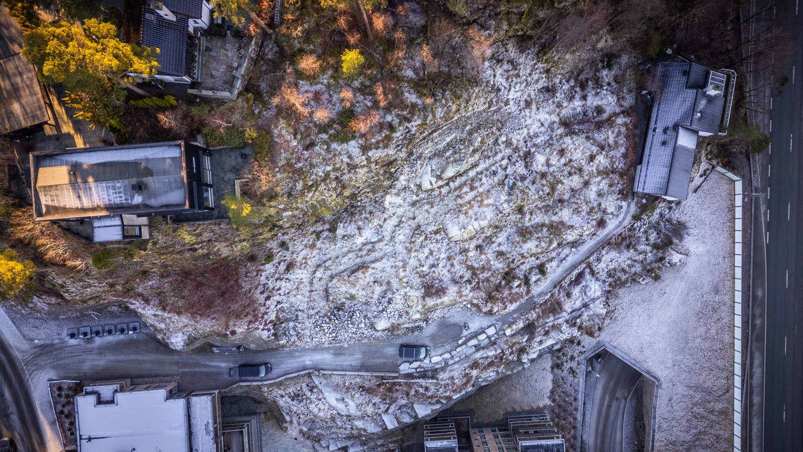 - Det er gruset vei frem til tomten, samt klargjort for tilknytning til vann, avløp og el-anlegg - Galleribilde