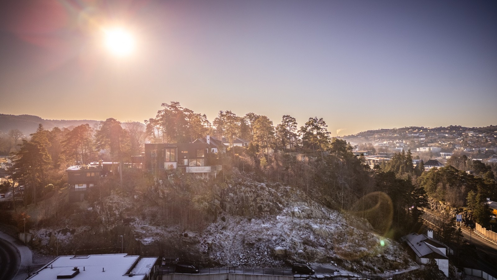 - Tomten er ca. 863 kvm og er ryddet og klargjort for oppstart av grunnarbeider - Galleribilde