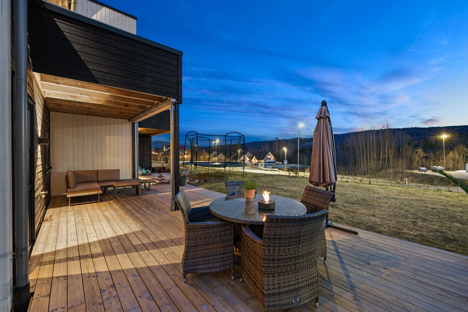 Leiligheten over to plan, ligger på enden med privat inngangsparti som gir enebolig-følelsen. Galleribilde