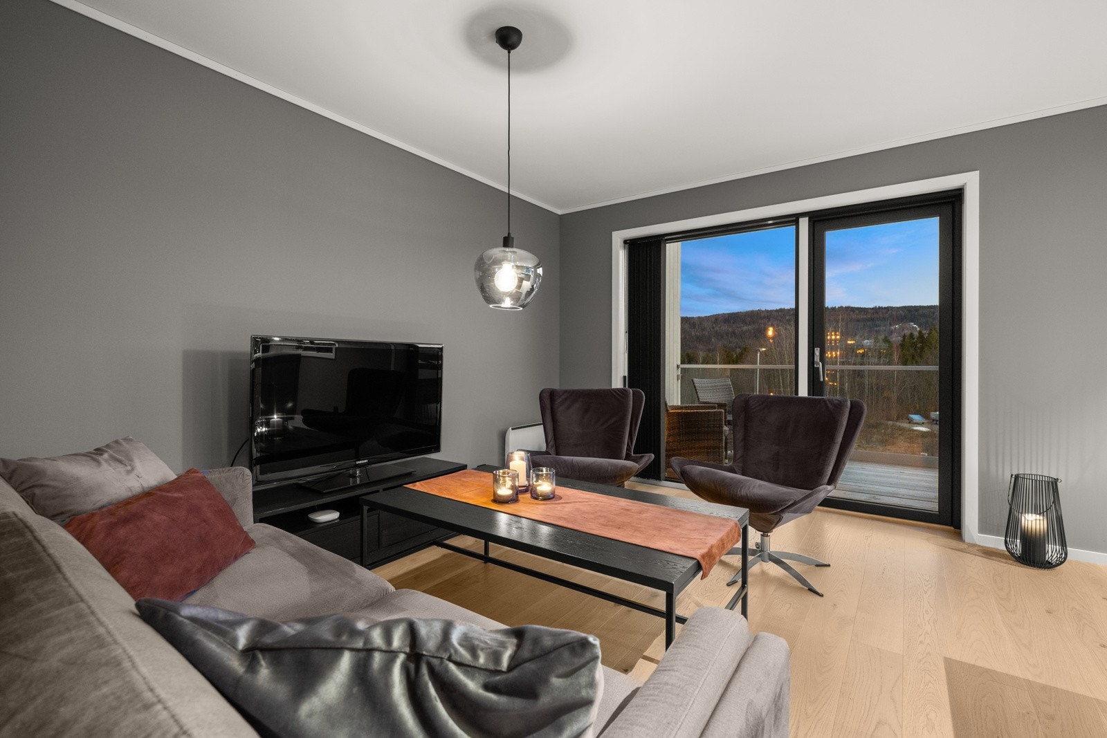 Fra stue/kjøkken-sonen er det dør ut til balkongen. Galleribilde