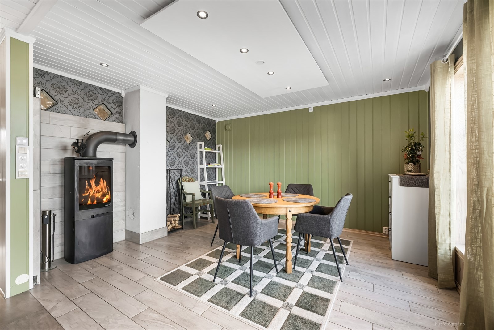 Vedovn som gir lun og god varme på kalde vinterdager. Galleribilde