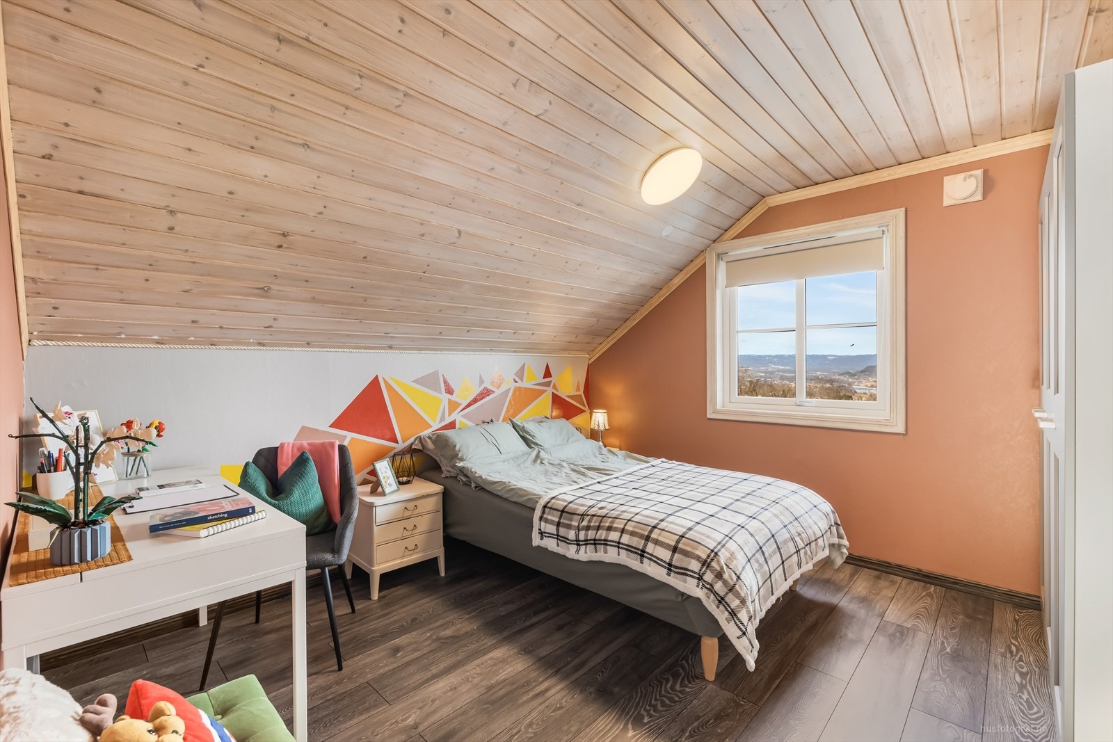 Soverom 3 med god plass til dobbeltseng og stor garderobe. Galleribilde