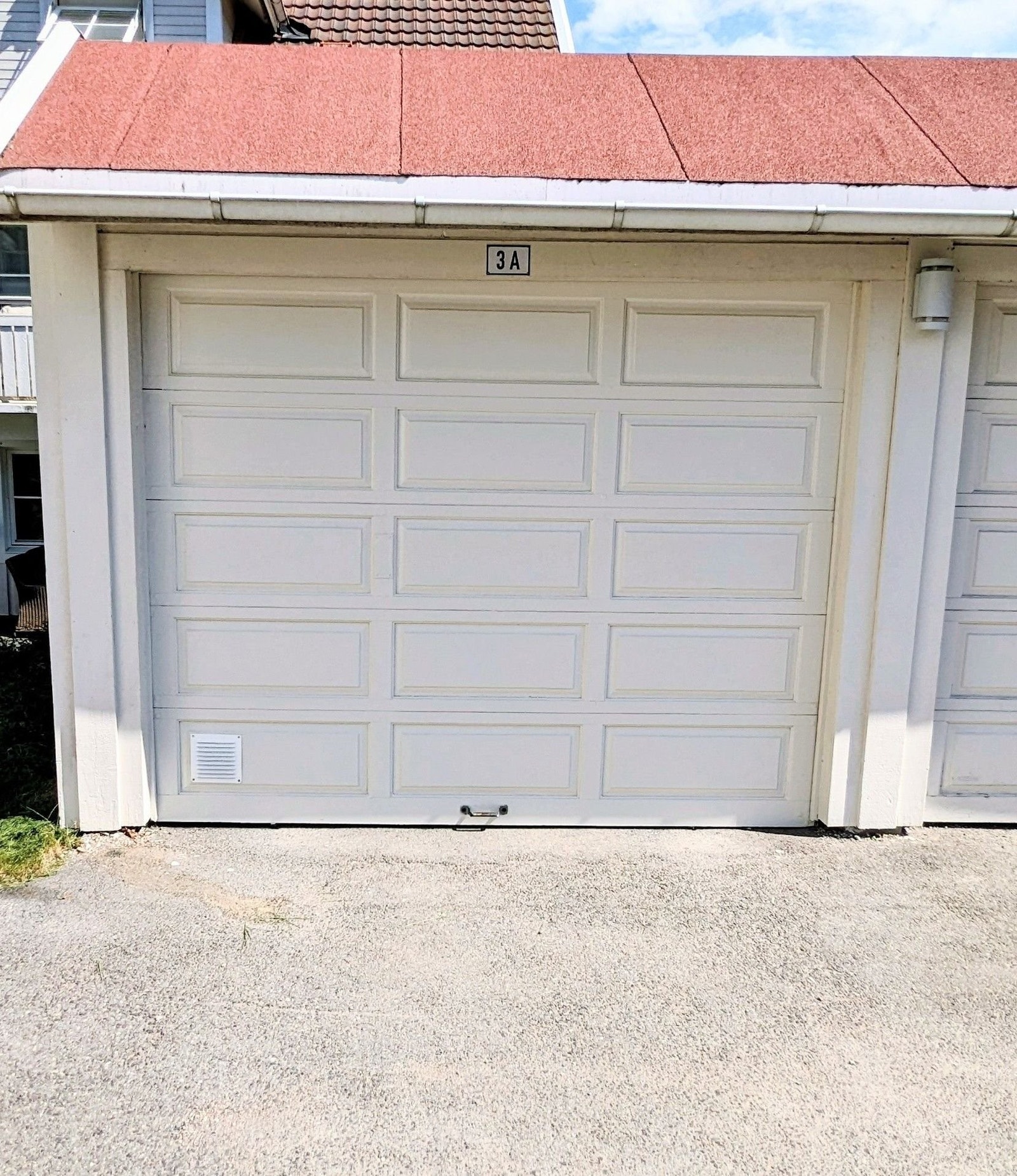 Garasje med el-lader Galleribilde