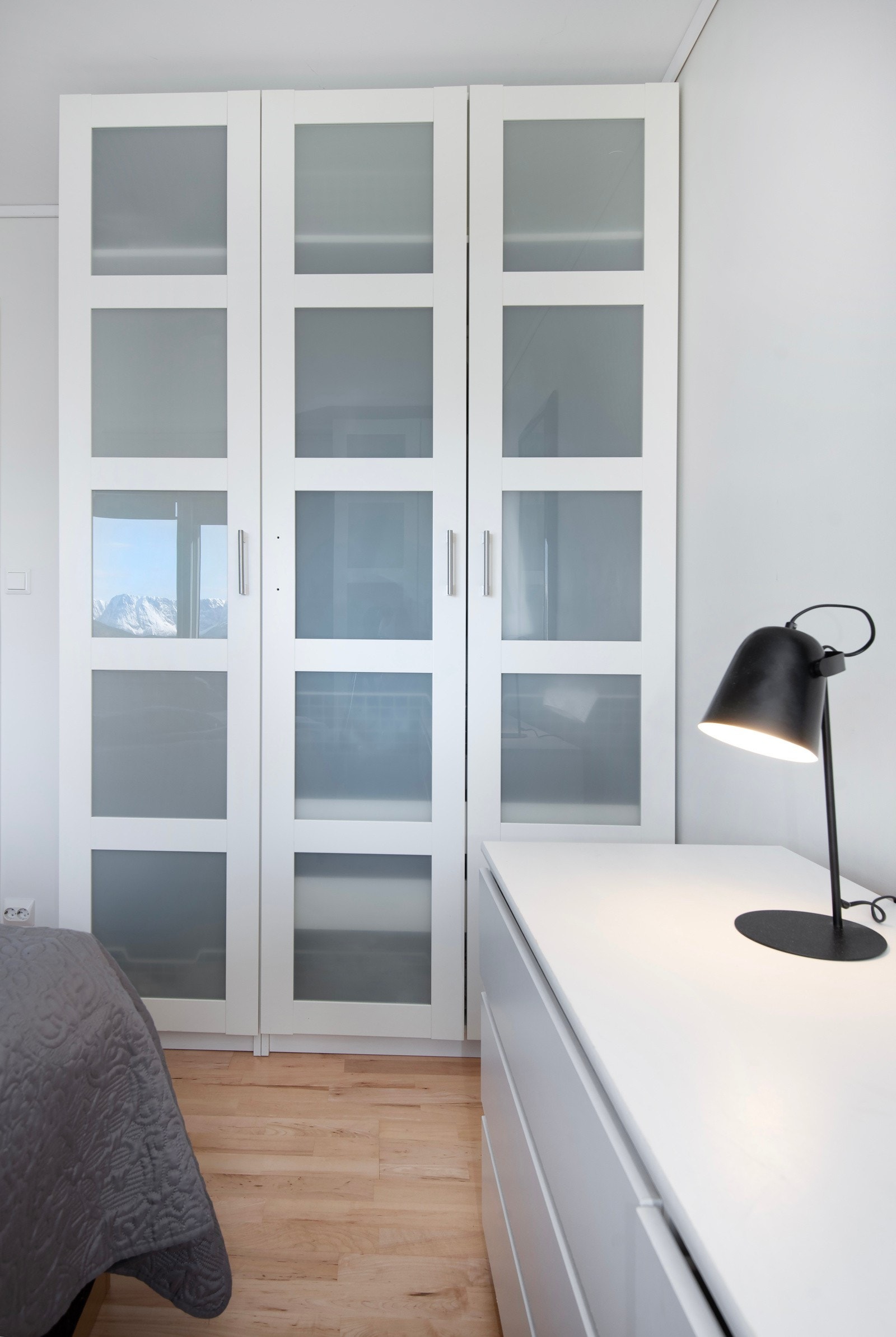 - kommode og garderobeskap. Galleribilde