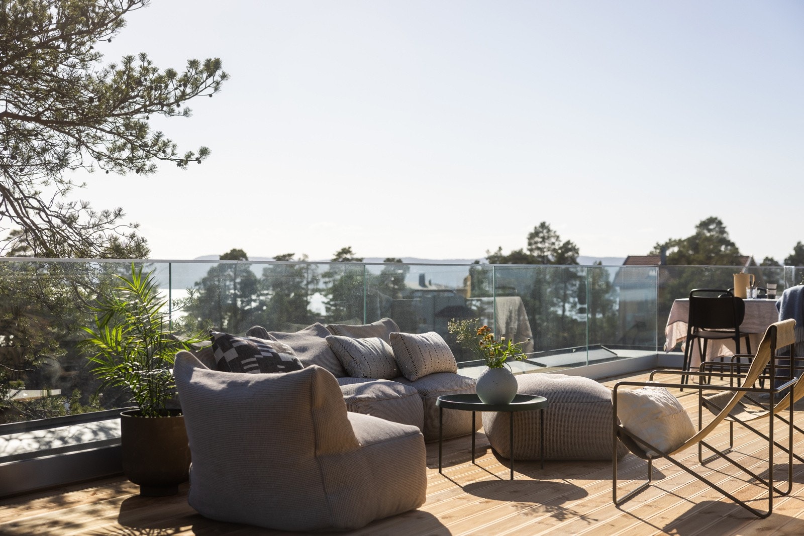 Et av høydepunktene ved boligen er en privat takterrasse på hele 54 kvm. Galleribilde