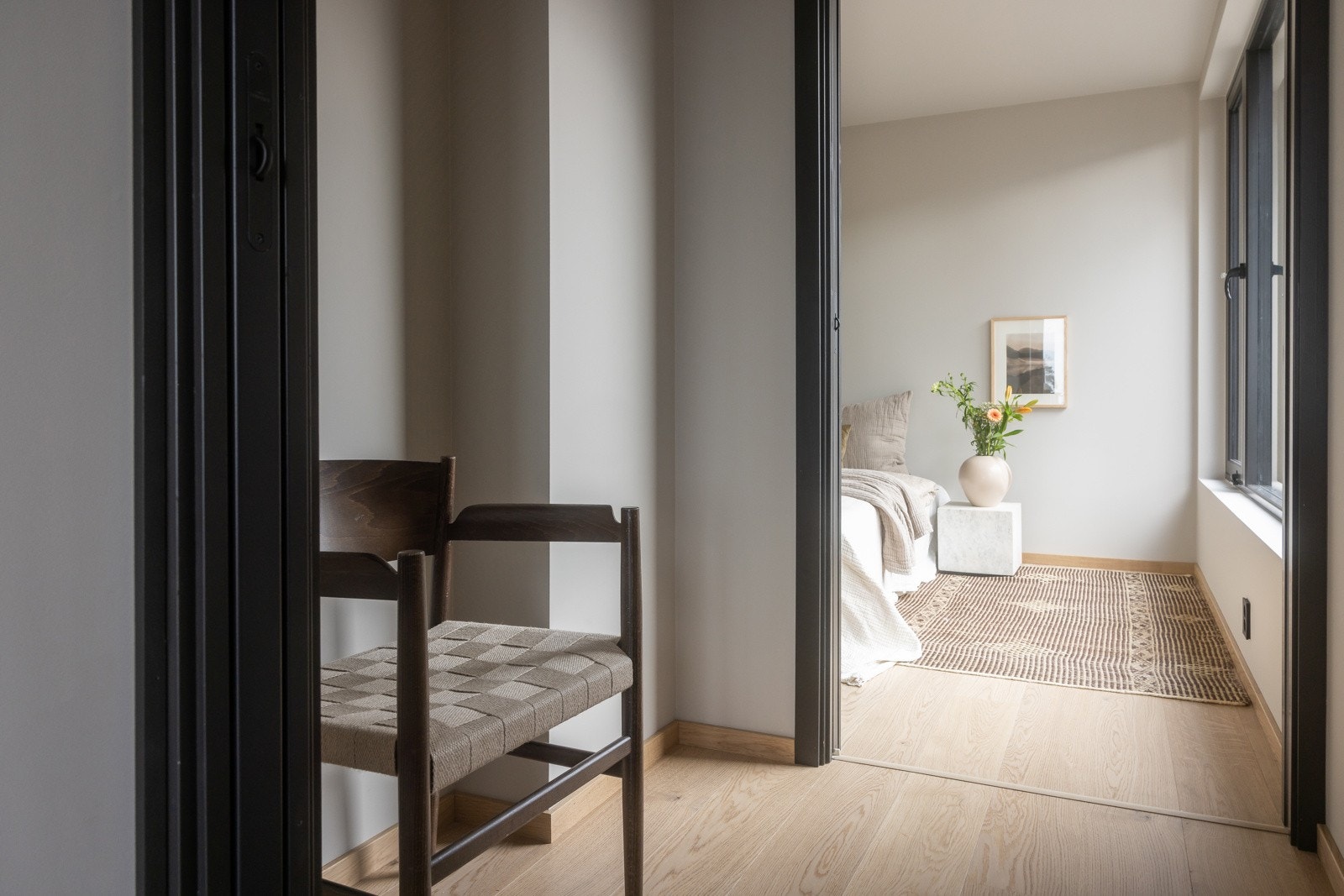 Boligen har fire soverom fordelt over to etasjer, med hovedsoverommet plassert i 2. etasje. Galleribilde