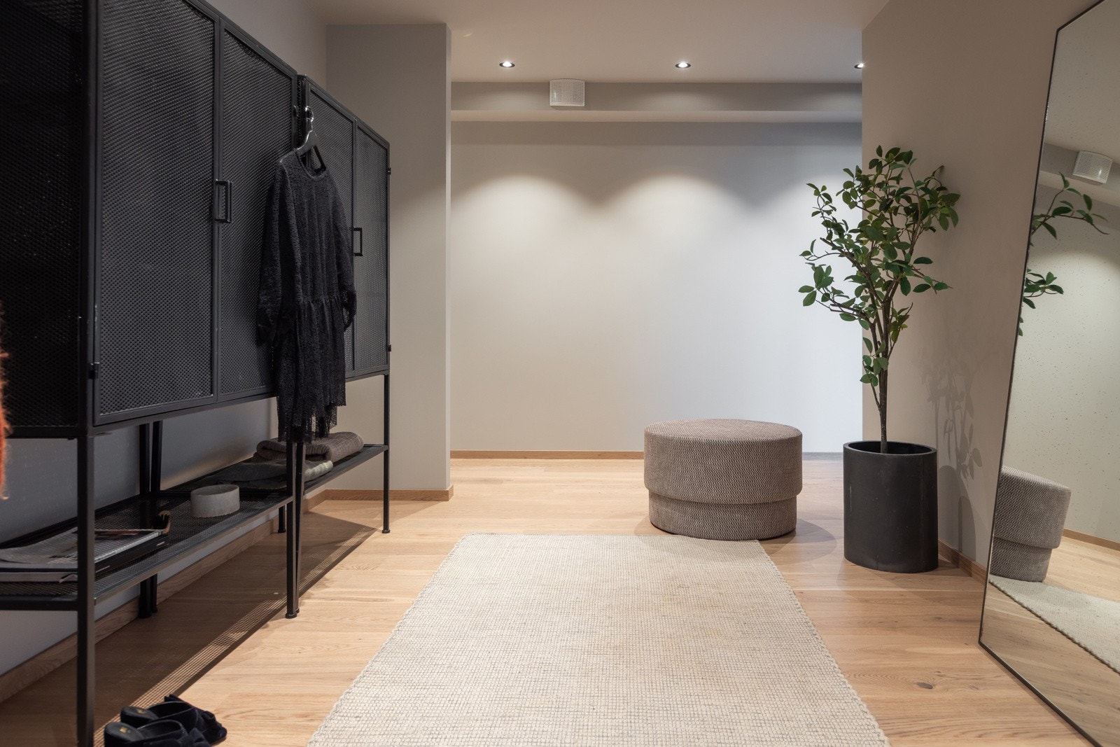 I gangen er det rikelig med plass til en stor garderobe. Galleribilde