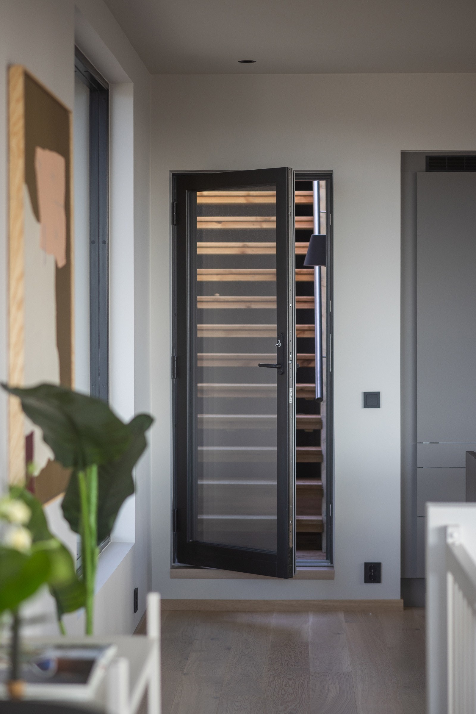 Fra kjøkkenet er det adkomst til den flotte takterrassen via trappen. Galleribilde