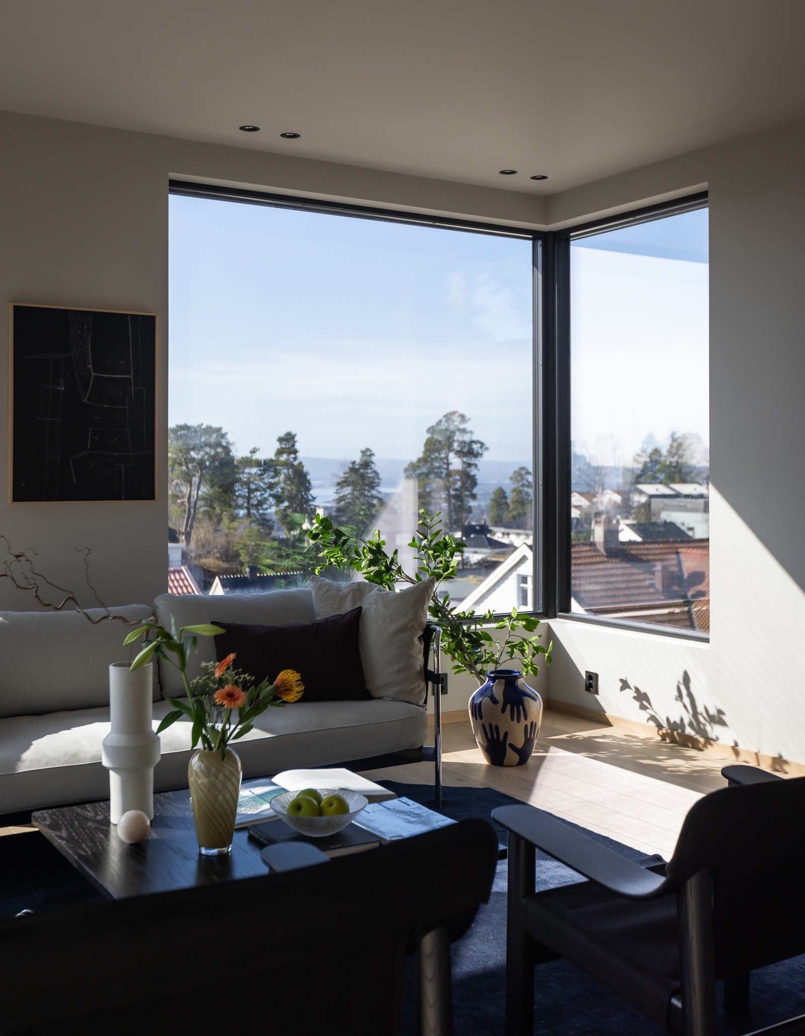 Fra her kan utsikten nytes like godt innenfra som utenfor. Galleribilde