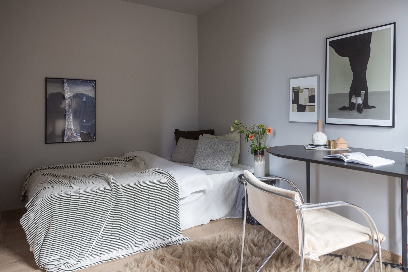 Soverom 2 - De tre øvrige soverommene er beliggende i 1. etasje, og har en praktisk størrelse med god plass til seng, nattbord og annen ønsket innredning. Galleribilde