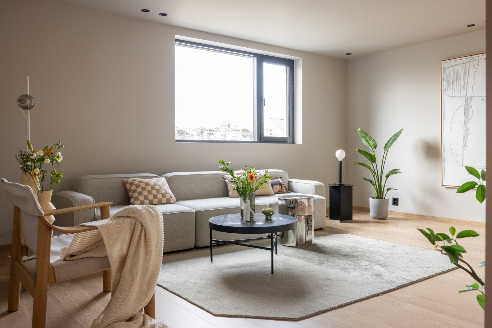 De store veggflatene åpner også for skreddersydde løsninger, som f.eks. hyller eller oppbevaringssystemer Galleribilde