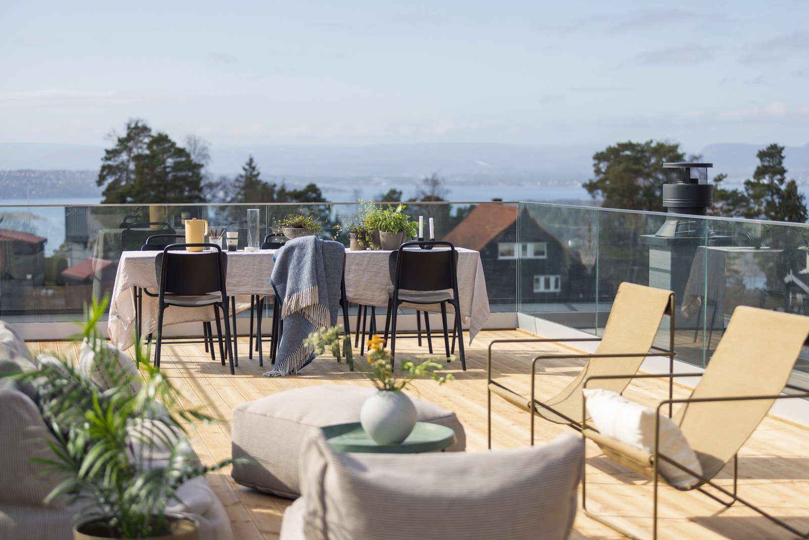 På takterrassen kan man nyte fantastiske sol- og utsiktsforhold i flere retninger. Galleribilde