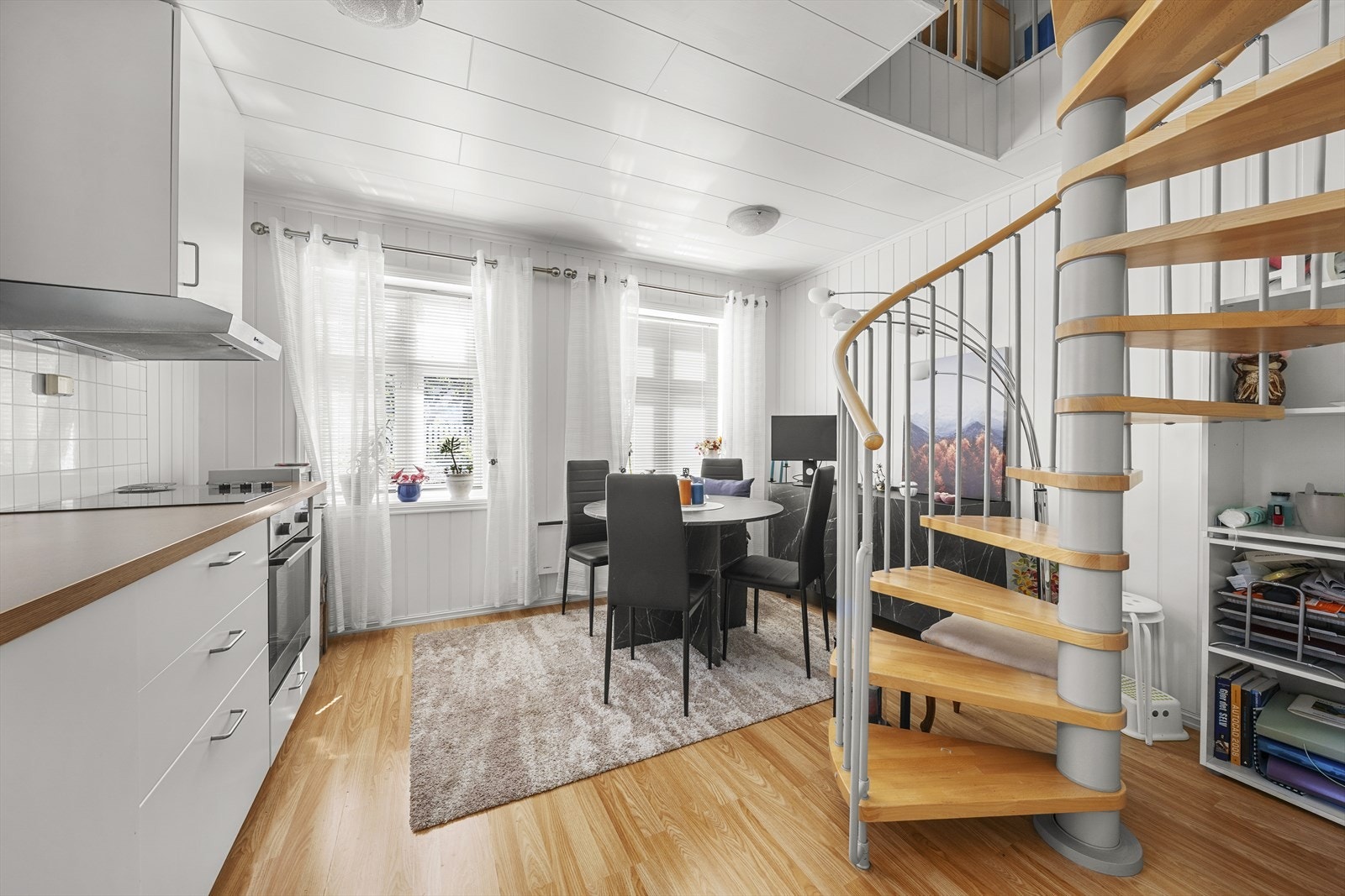 Hybel: Spisestue og kjøkken Galleribilde