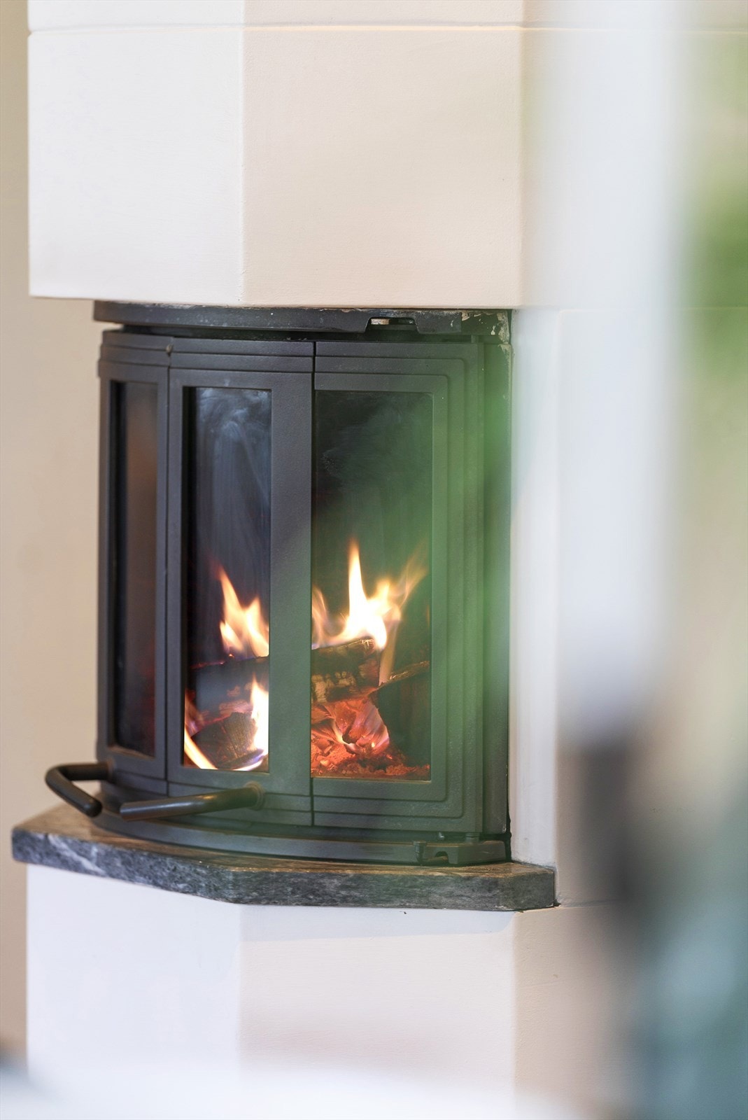 Flott peis med innsats sørger for god oppvarming av denne etasjen Galleribilde