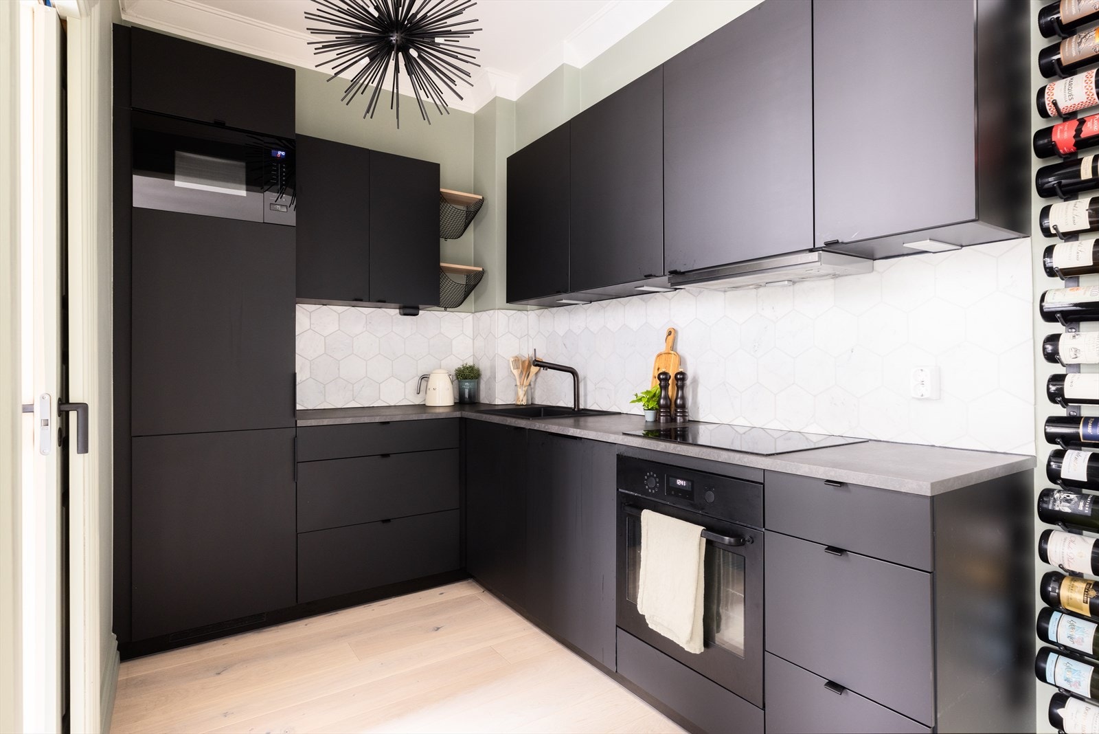 Heksagon fliser i backsplash. Galleribilde