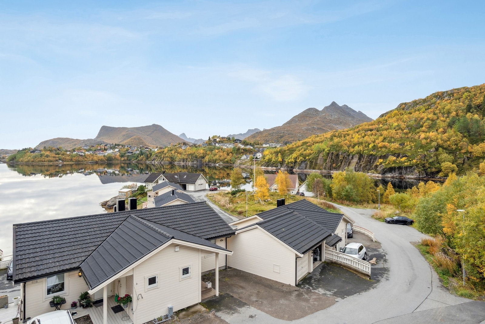 Det er vakker utsikt fra balkongen Galleribilde