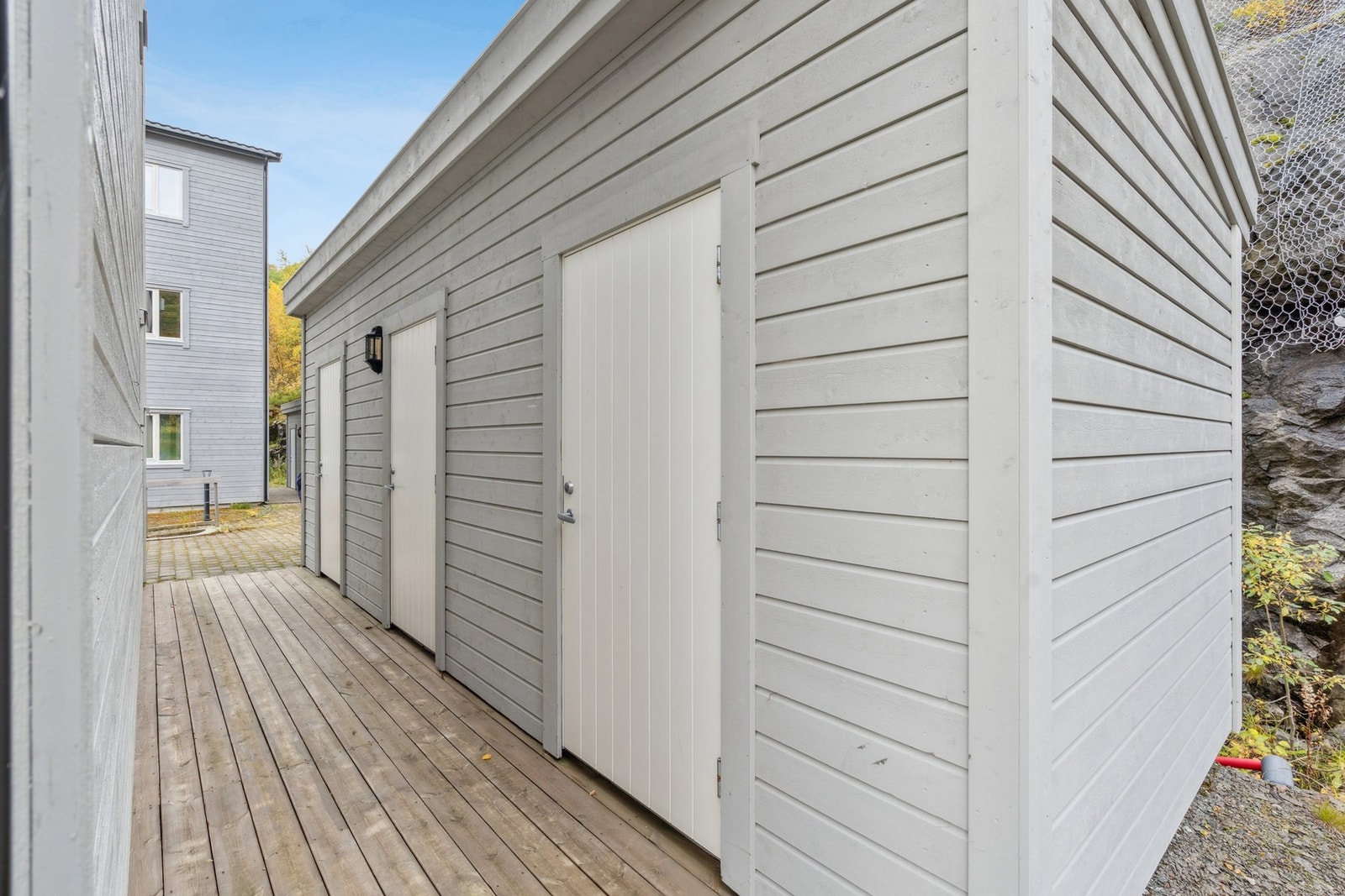 Det medfølger bod i bodrekke bak blokken Galleribilde