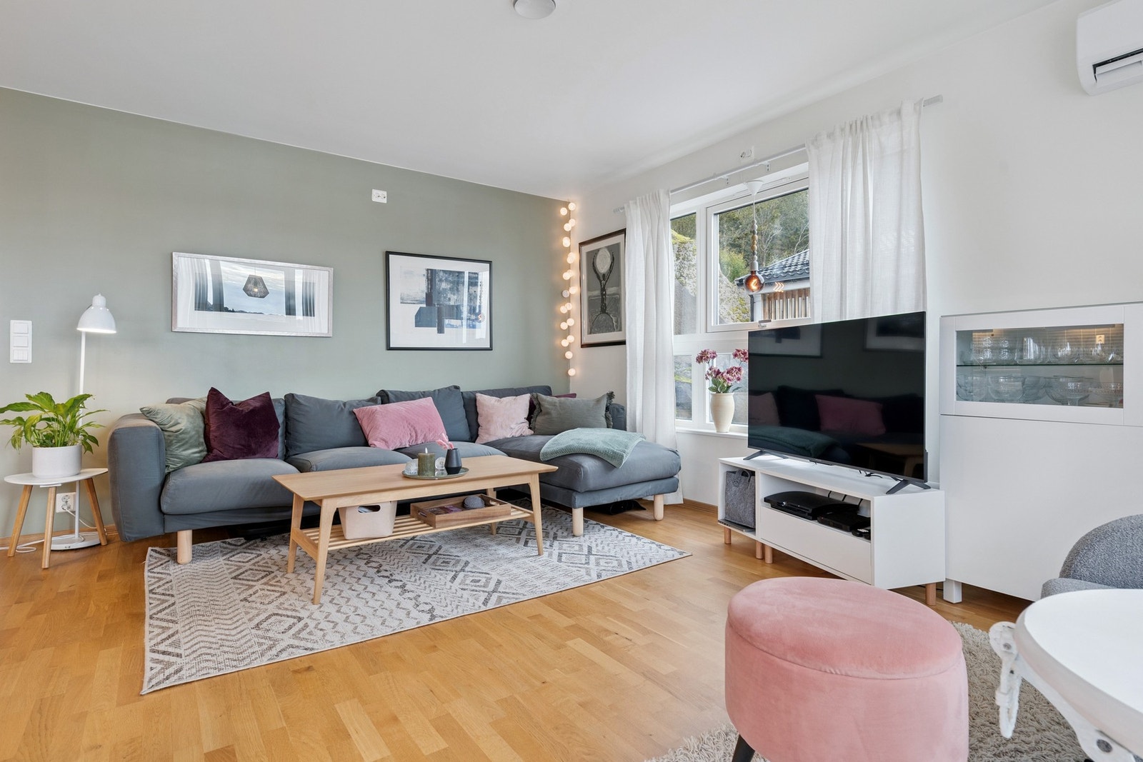 Mange møbleringsmuligheter i stuen Galleribilde