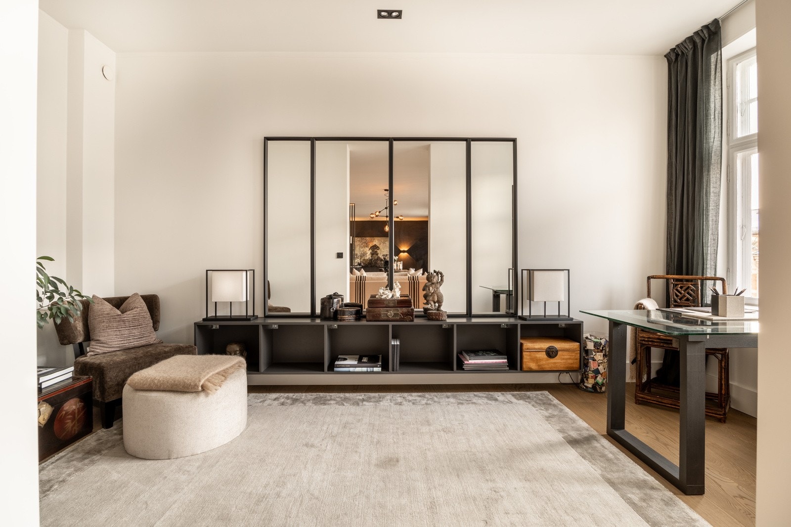 Praktisk kontor/soverom med flere bruksmuligheter. Kan også fint benyttes som f.eks. TV-stue i tilknytning stuen/spisestuen. Galleribilde