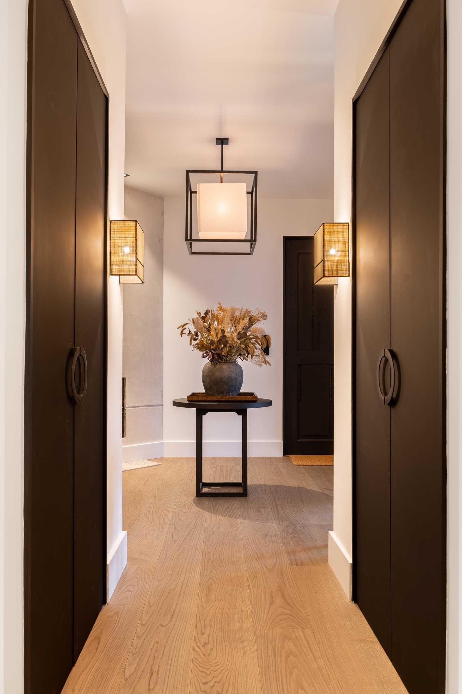 Entréen gir et godt inntrykk av leiligheten og dens eksklusive preg. Galleribilde