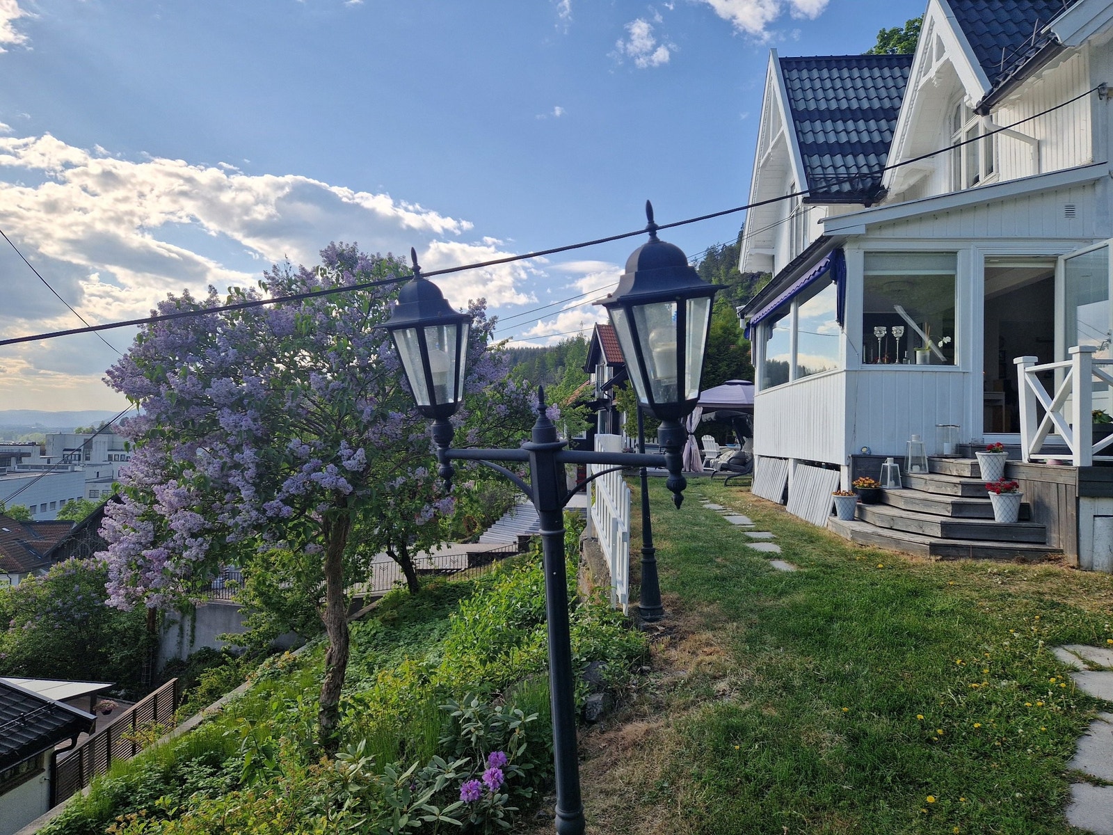 Huset ligger fritt og høyt Galleribilde