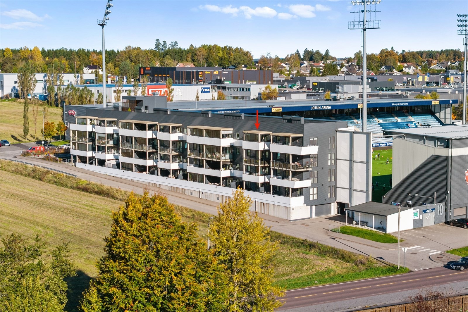 Arena Bolig har en unik plassering på Sandefjords flotte stadion, Jotun Arena. Her bor du tett på alt du trenger i hverdagen, samtidig som du får følelsen av å være midt i byens sportslige og sosiale hjerte. Galleribilde