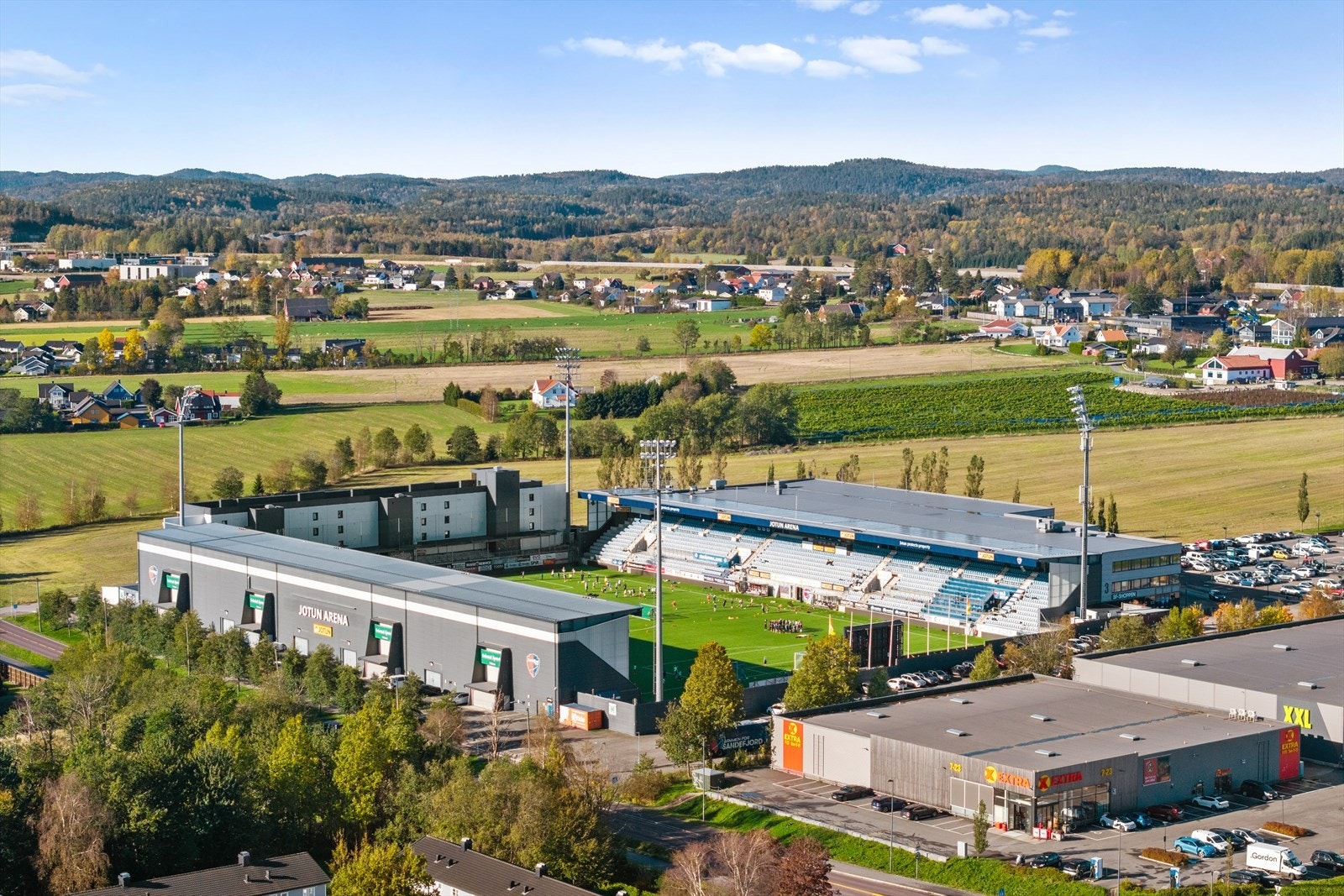 I nærområdet finner du flere dagligvarebutikker. Her har du alt innen rekkevidde! På Pindsle-området ligger et bredt utvalg av butikker. Med så mange tilbud i nærheten, har du alt du trenger rett utenfor døren. Galleribilde