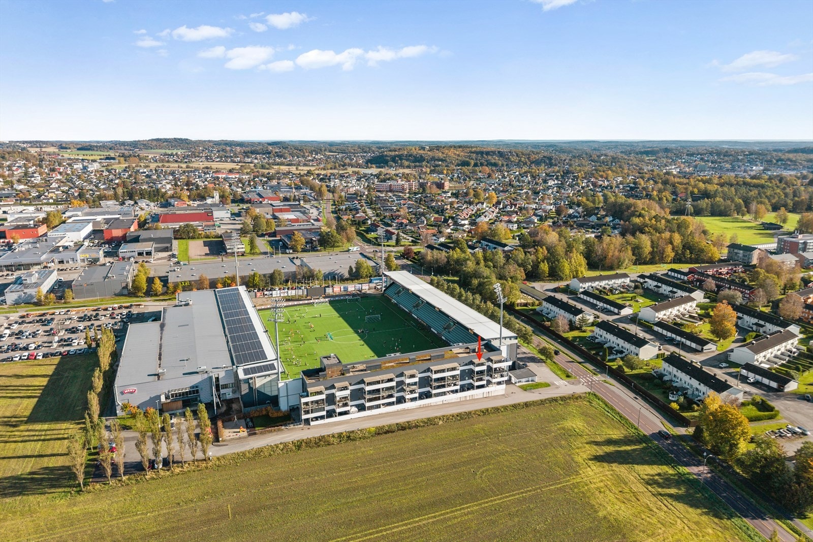 For fotballinteresserte er dette et drømmested - fra den store felles takterrassen kan du faktisk følge med når Sandefjord Fotball spiller sine hjemmekamper i Eliteserien! Galleribilde