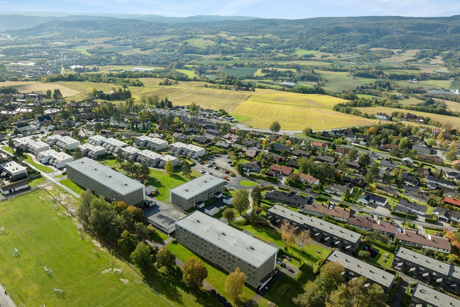 Liertoppen kjøpesenter med alle fasiliteter i kort kjøreavstand. Galleribilde