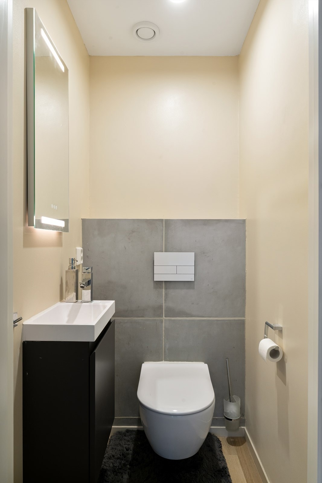 Praktisk gjestetoalett i 2. etasje Galleribilde