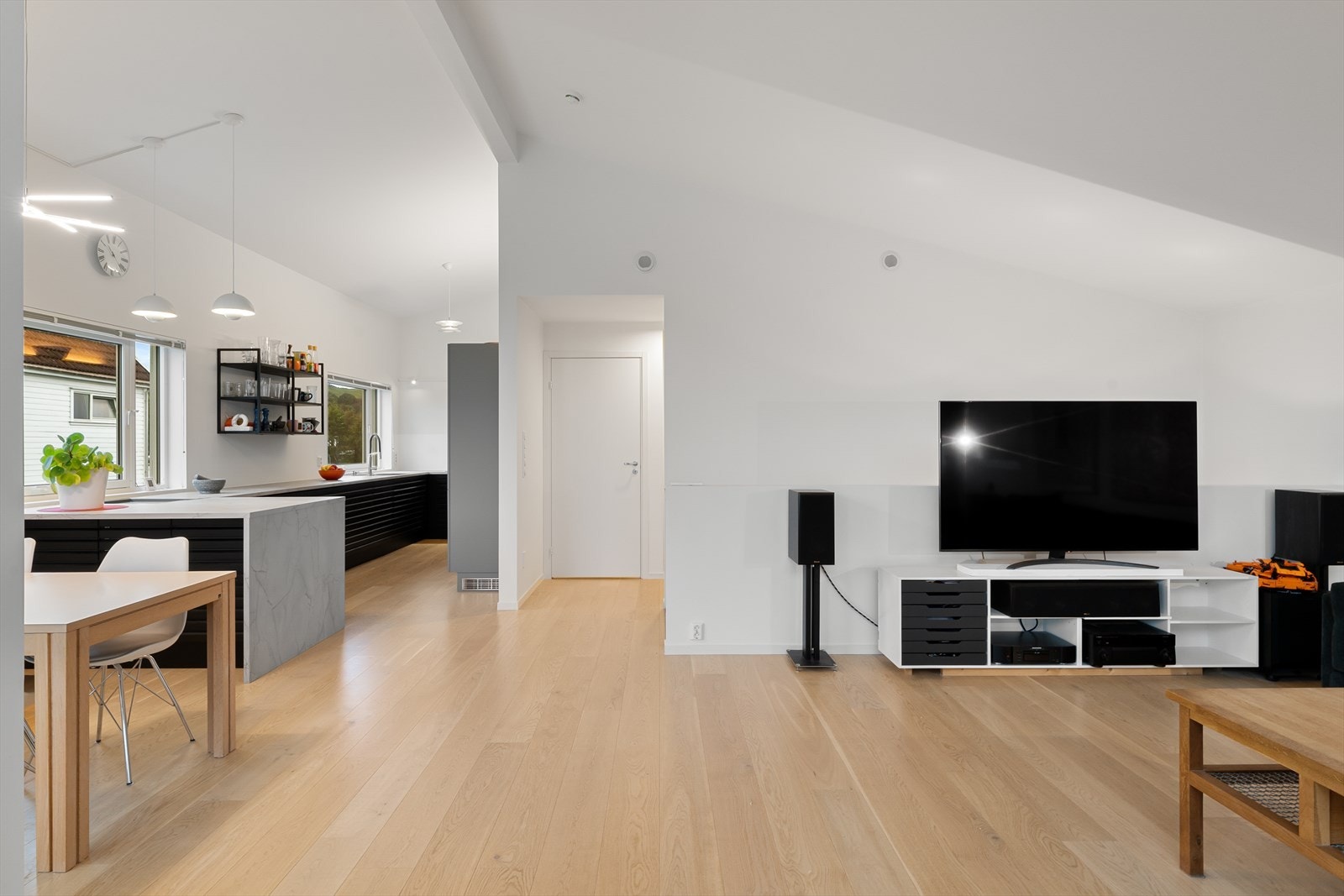 Gjennomgående lysmalte flater Galleribilde