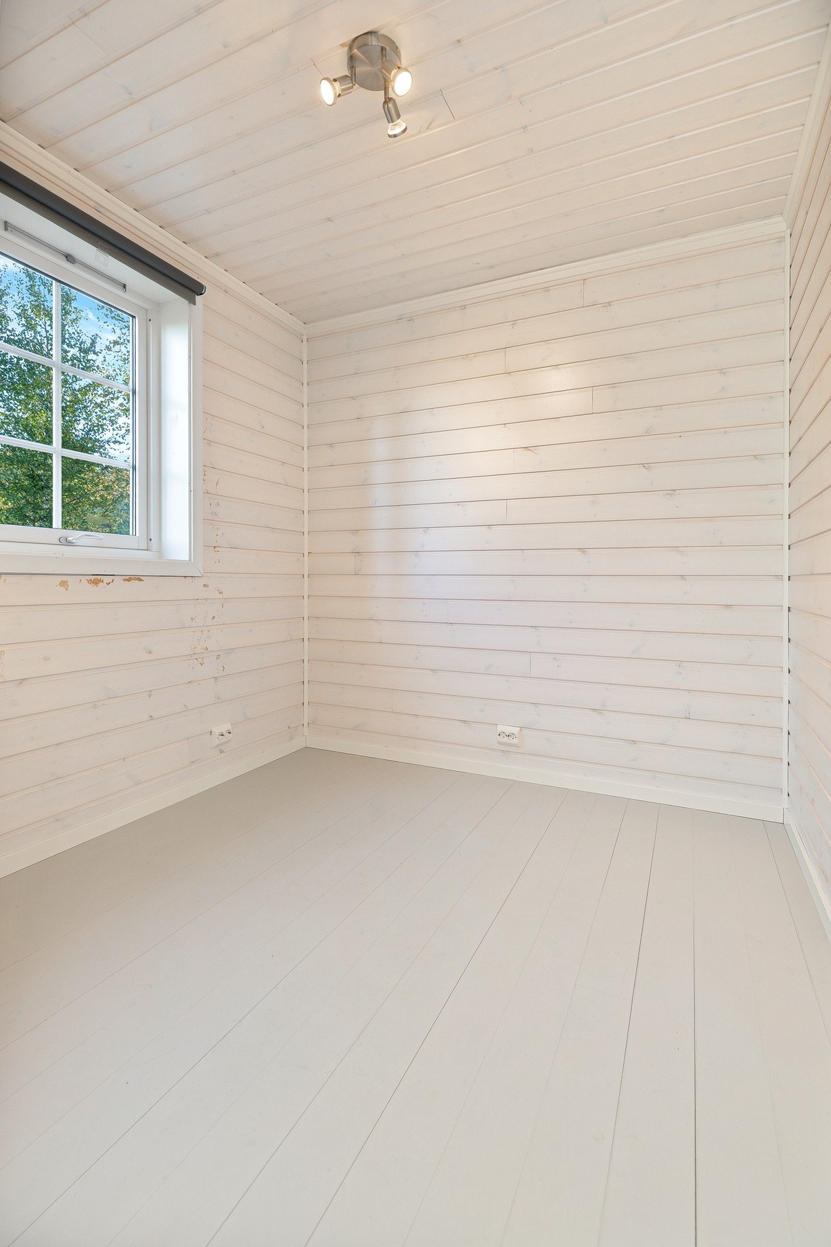 Alle soverommene har store sprossevinduer for naturlig lysinnslipp og gode luftemuligheter. Galleribilde