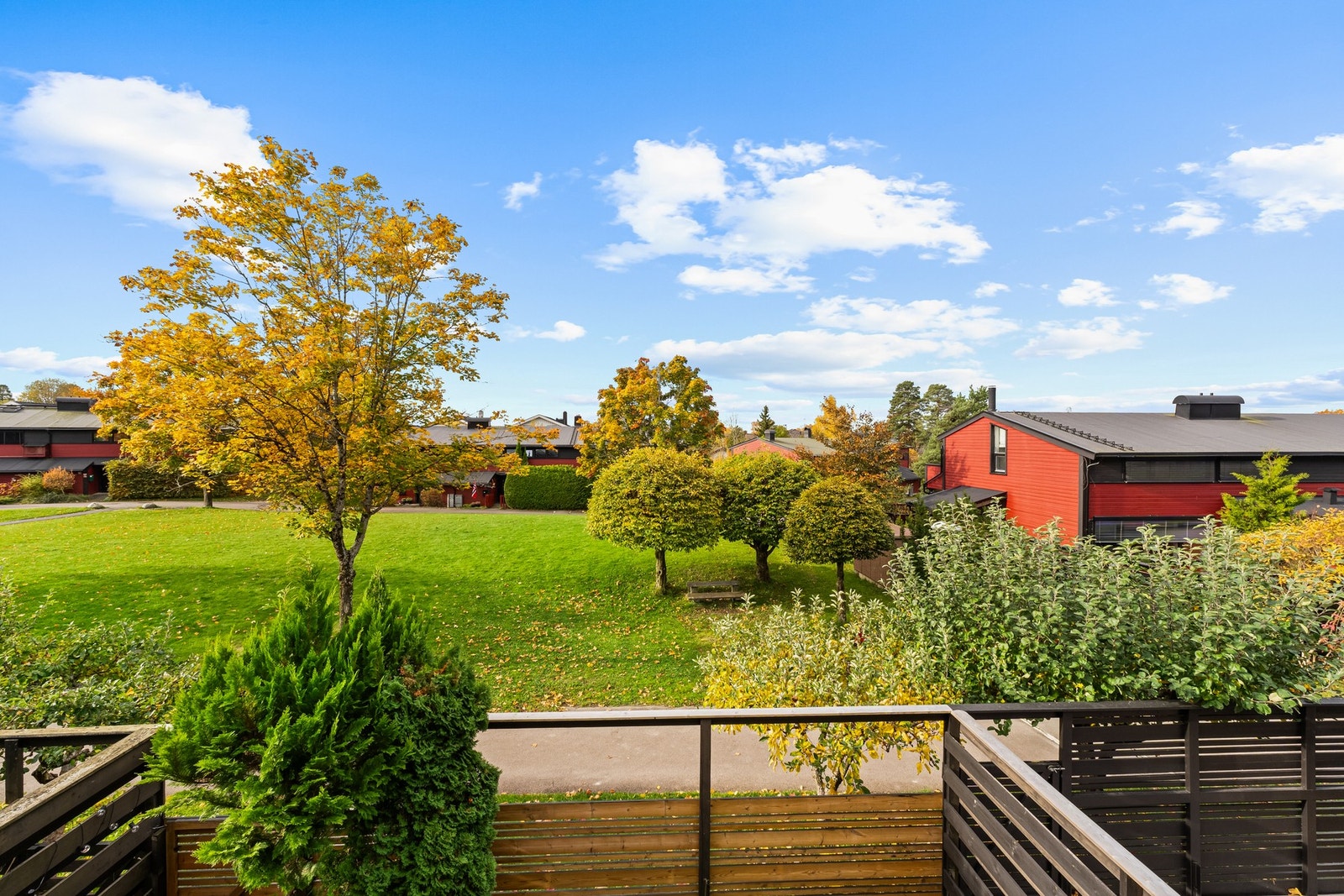 Utsyn fra den vestvendte terrassen | Her kan man nyte den vakre kveldshimmelen Galleribilde