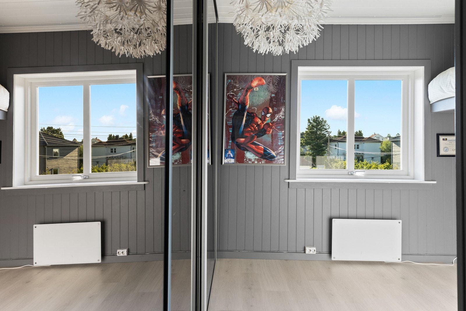 Soverom 3 har stor skyvedørsgarderobe for gode oppbevaringsmuligheter. Galleribilde