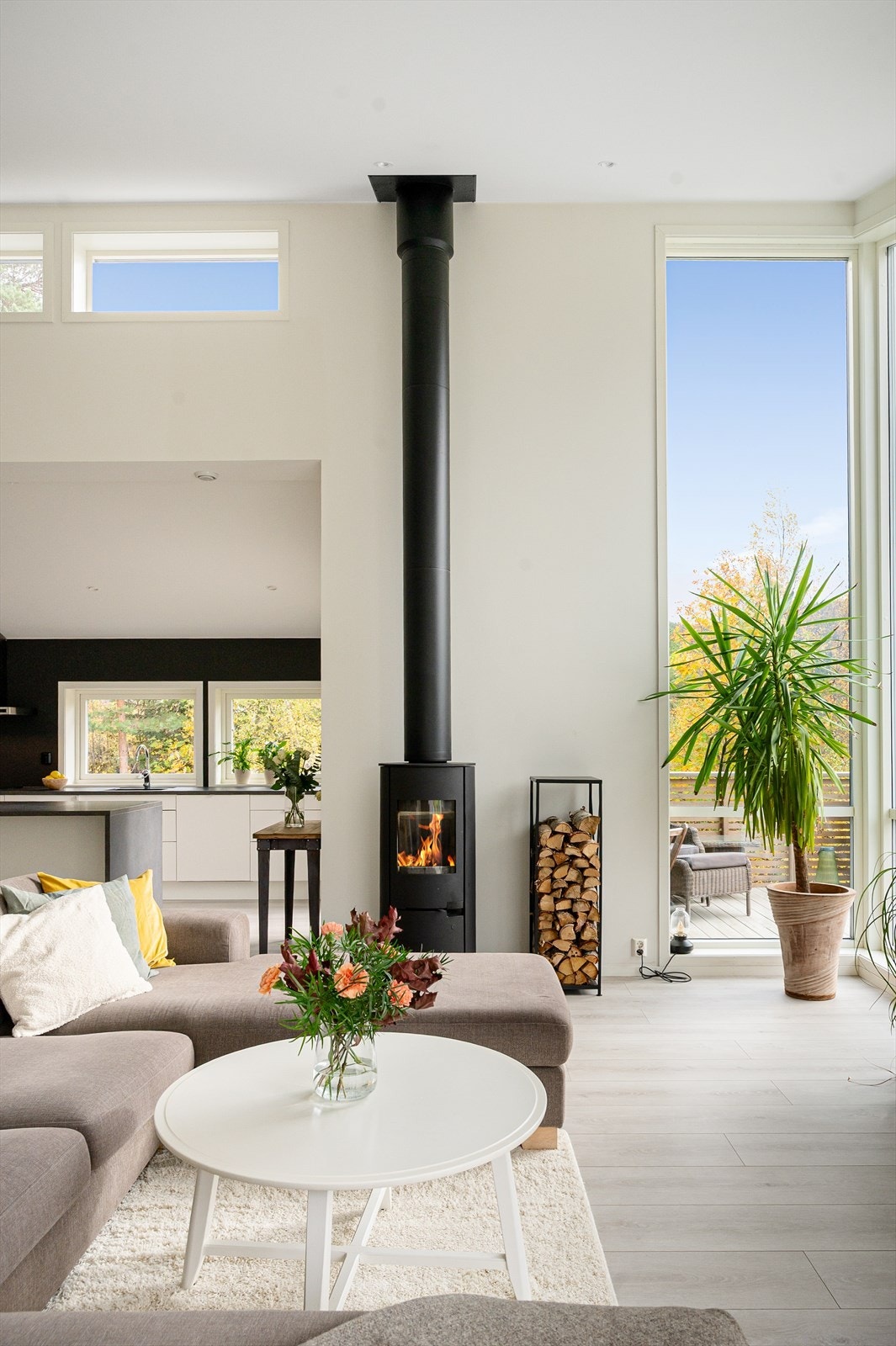 Vedfyring som hovedoppvarming, koselig og lun varme Galleribilde