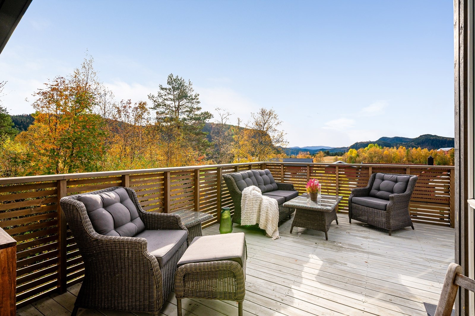 Flott beliggenhet med gode sol og utsiktsforhold mot Ramberget og Gaustadvatnet Galleribilde