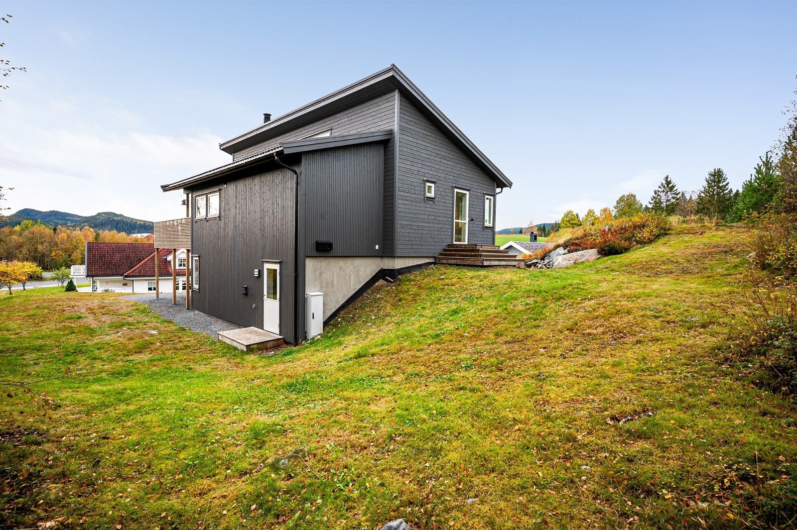 Romslig tomt på nesten 1 mål! Galleribilde