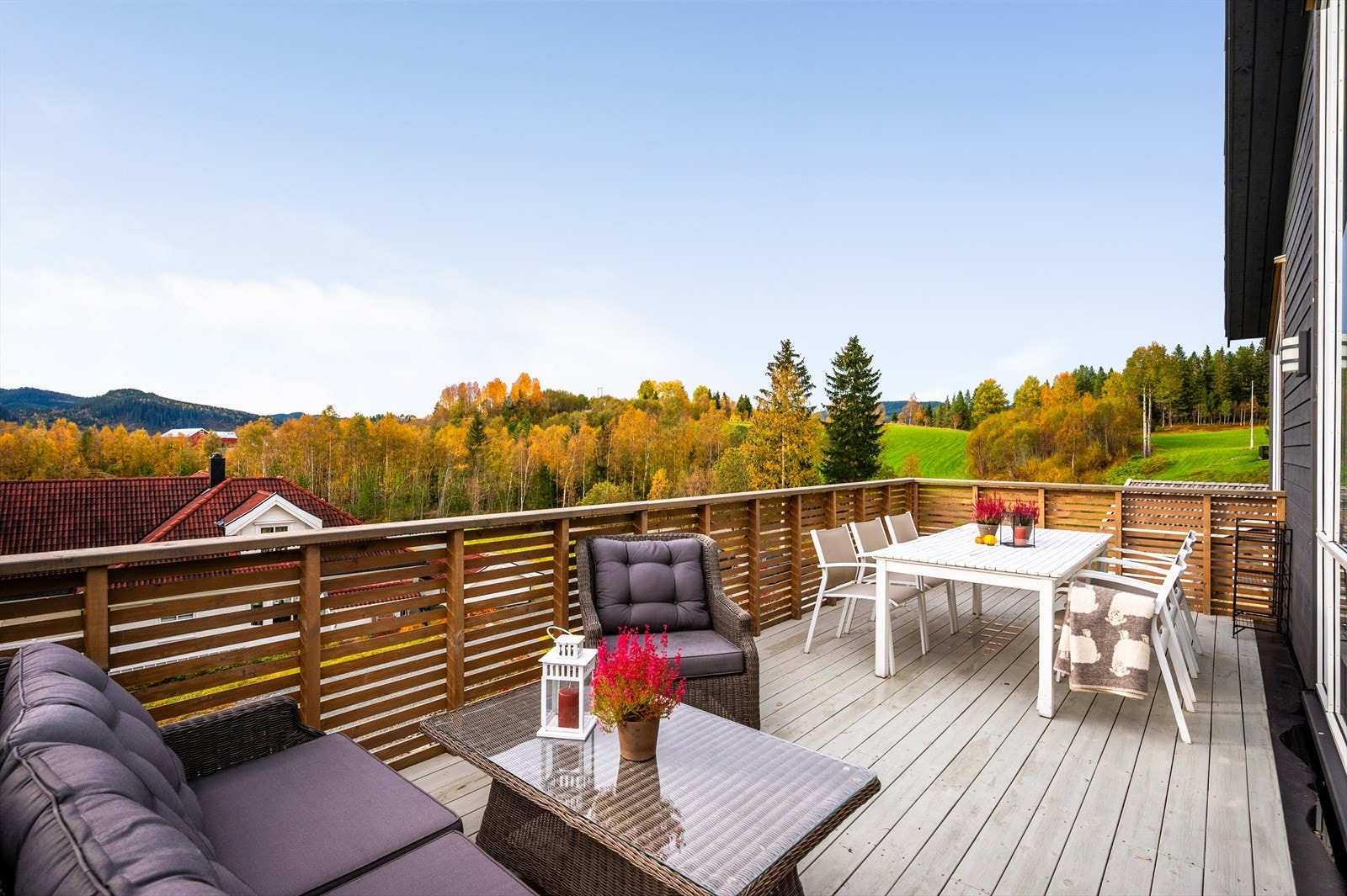 Her kan man nyte gode sol og utsiktsforhold Galleribilde