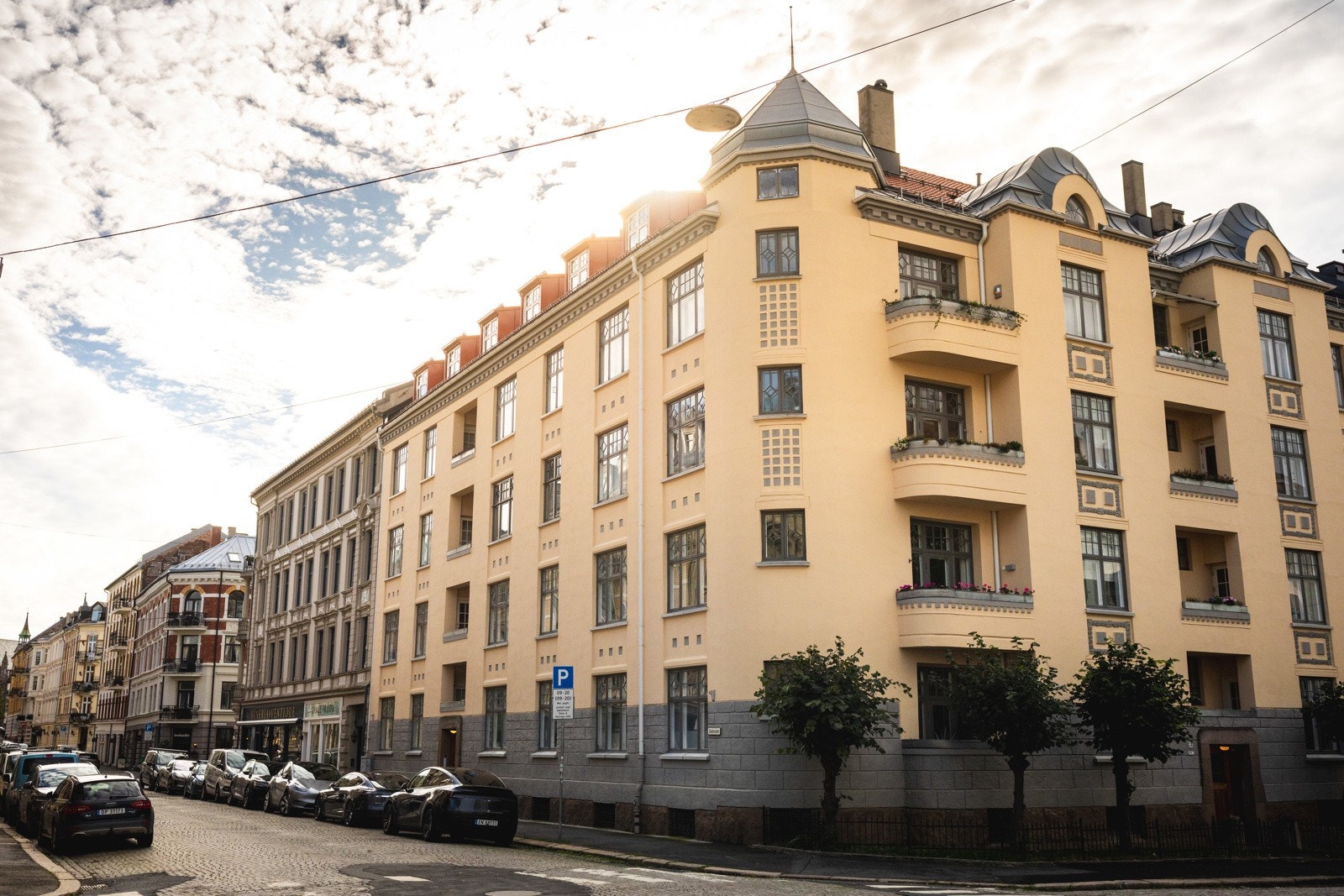 Gimleveien 24A ligger rolig og tilbaketrukket midt i et av de mest attraktive boområdene i Oslo. Galleribilde