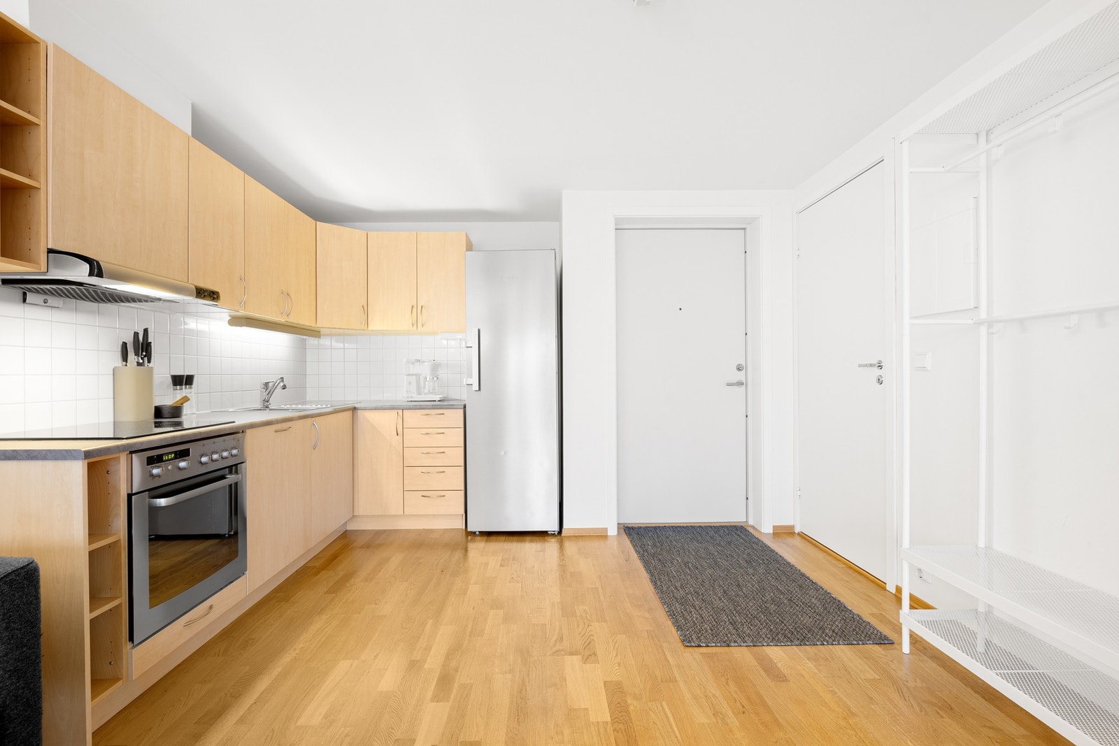 Pent kjøkken med god skapplass. Galleribilde