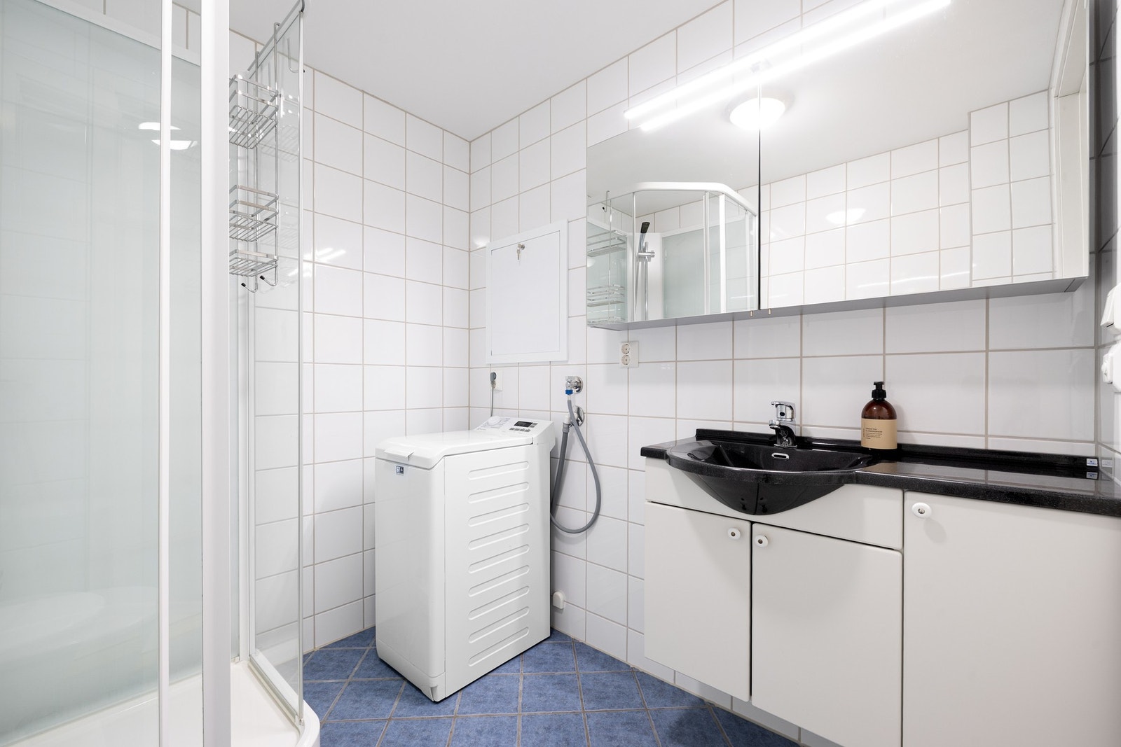 Det er også opplegg for vaskemaskin og dusjkabinett. Galleribilde