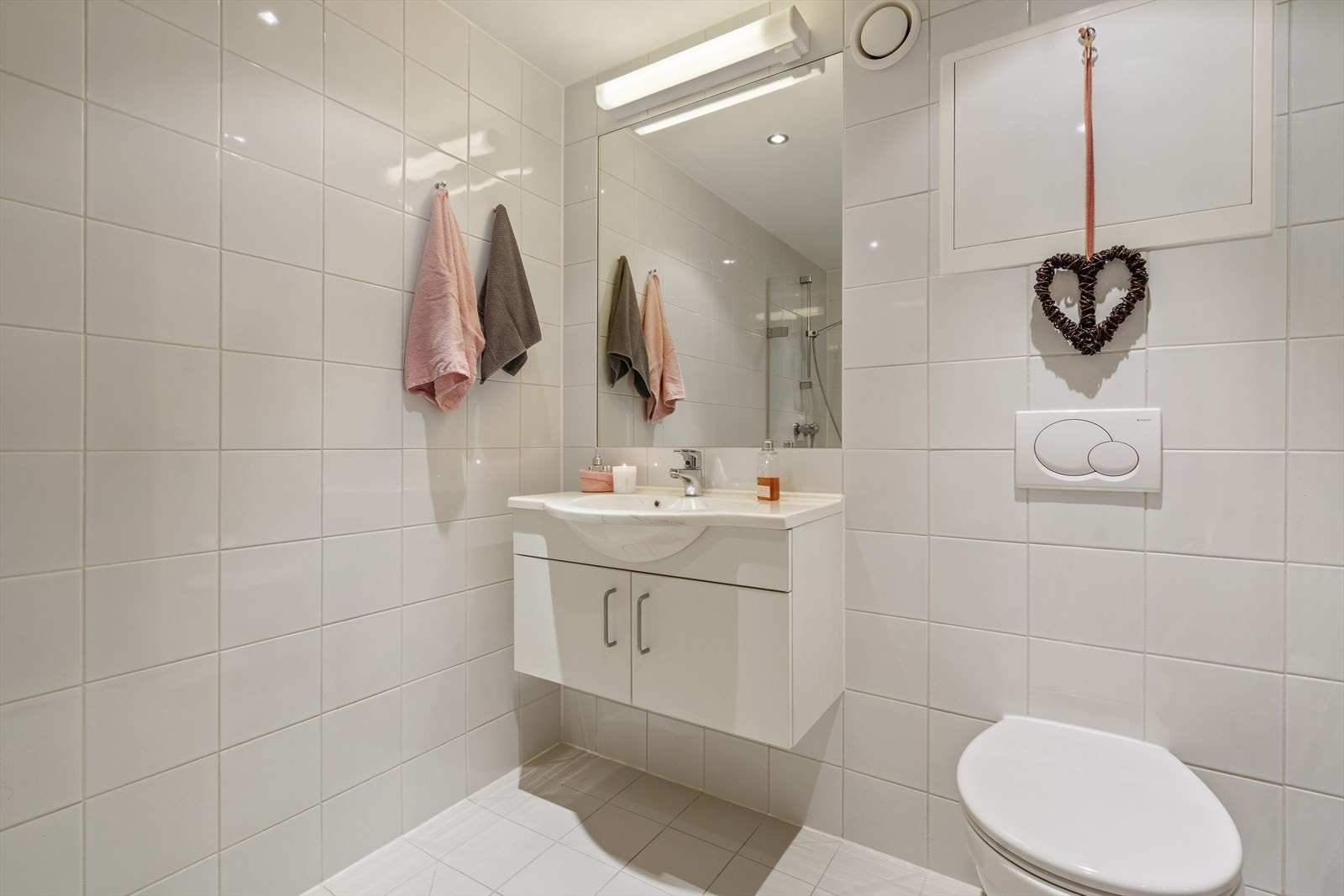 Delikat, flislagt bad Galleribilde