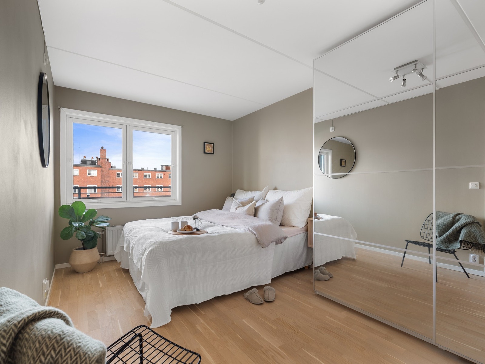 Soverommet har romslig utforming og gode møbleringsmuligheter. Galleribilde