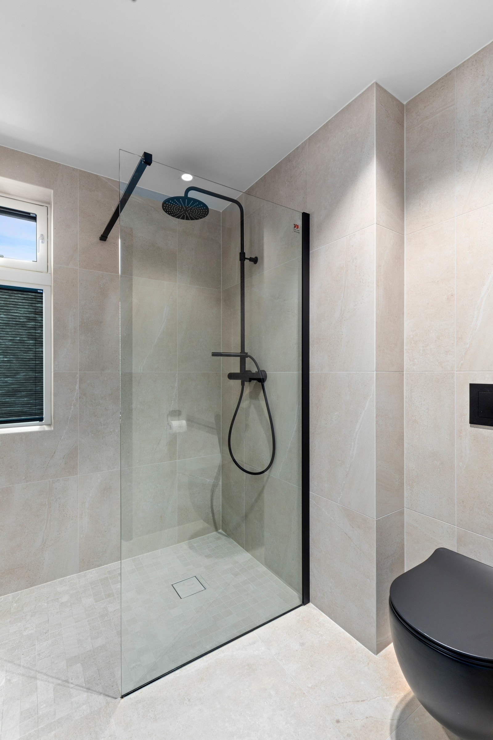 Fra hovedsoverommet er det inngang til privat bad Galleribilde