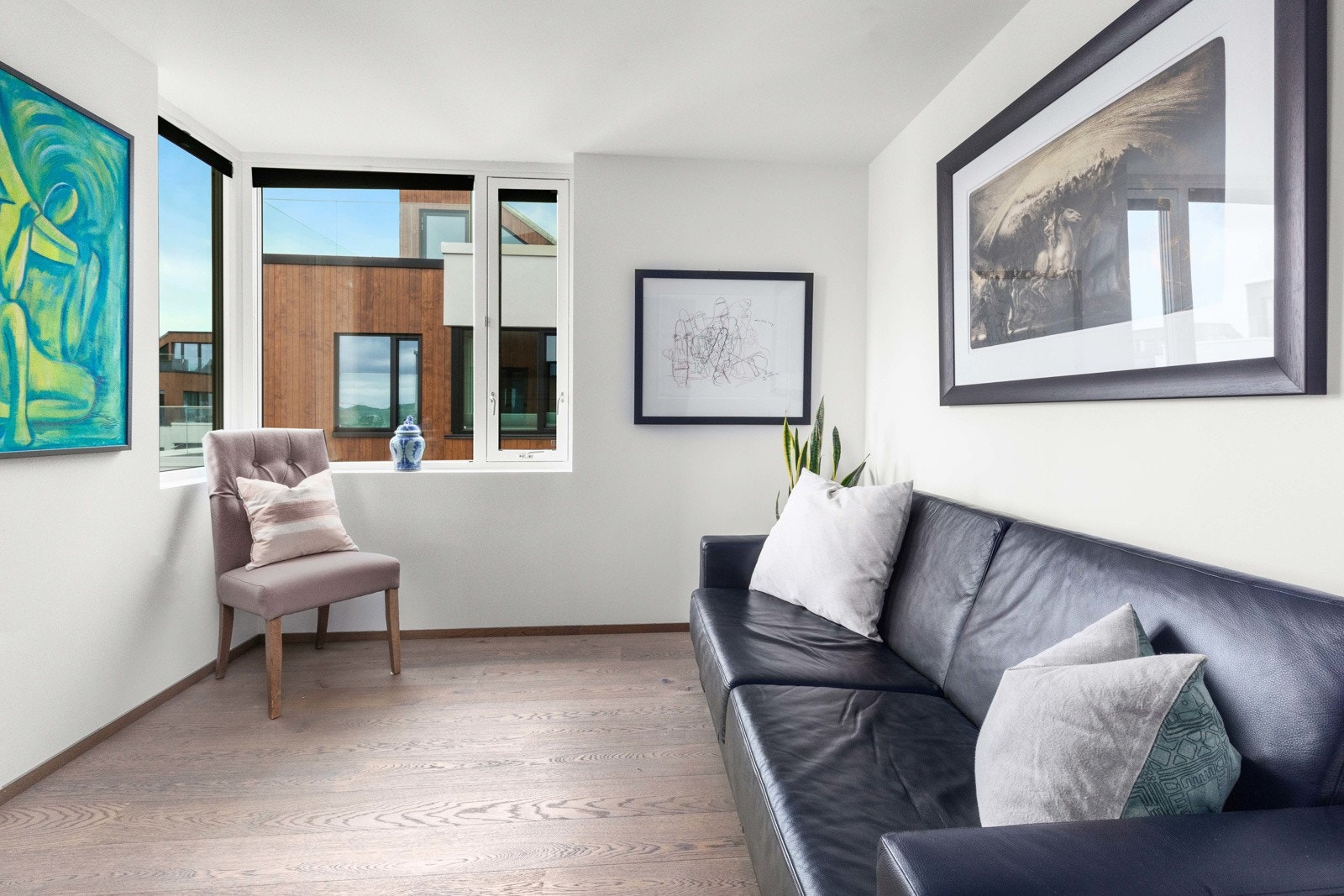 Soverom nr. 2 er i dag innredet som en ekstra stue Galleribilde