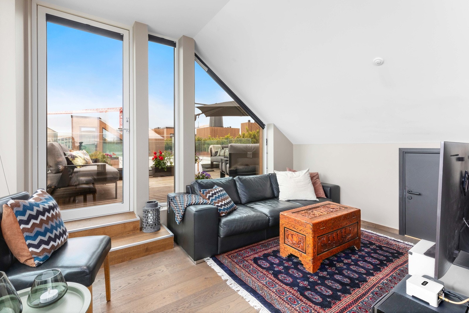 I leilighetens andre etasje er det en koselig TV-stue Galleribilde