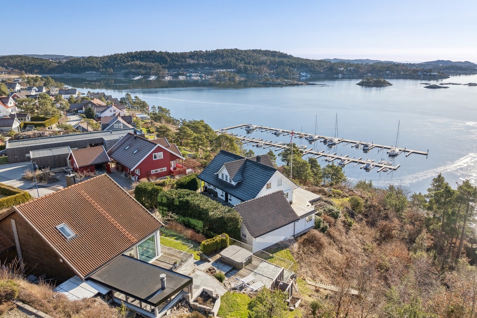 Med eiendommen medfølger båtplass og sjøbu i småbåthavnen Galleribilde