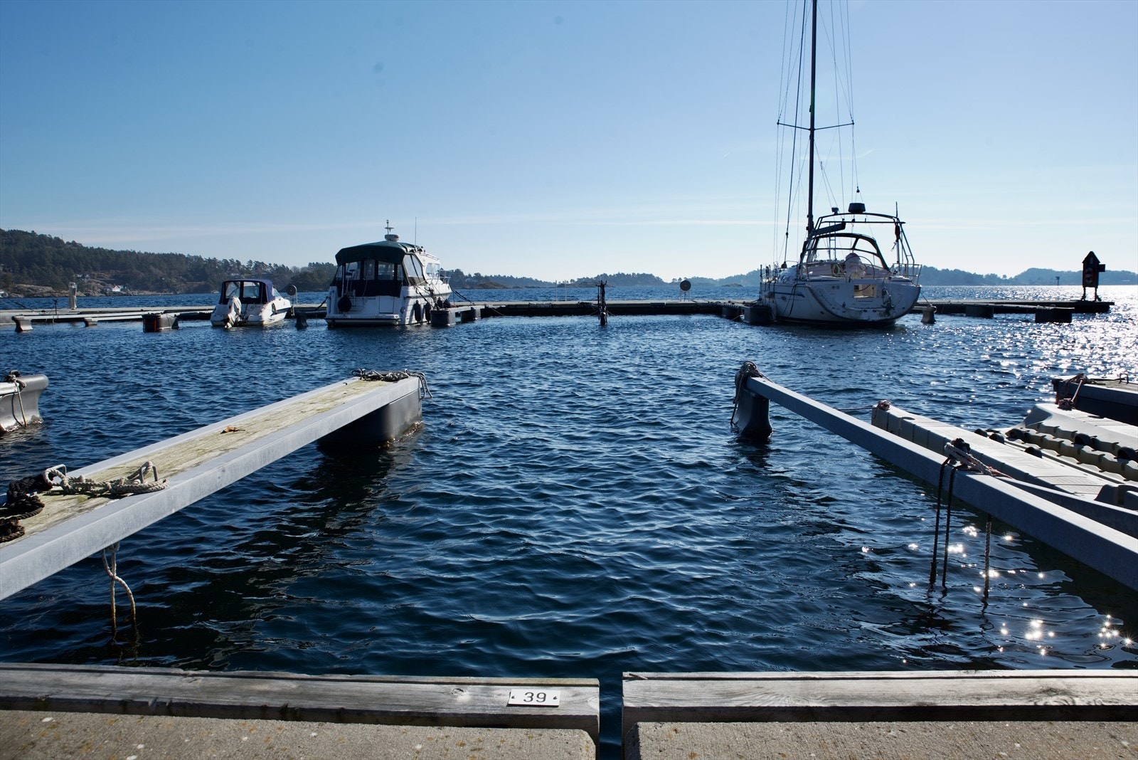 Medfølgende båtplass med en årlig fellesutgifter på ca. kr. 2100,- Båtplassen er 3m. Galleribilde