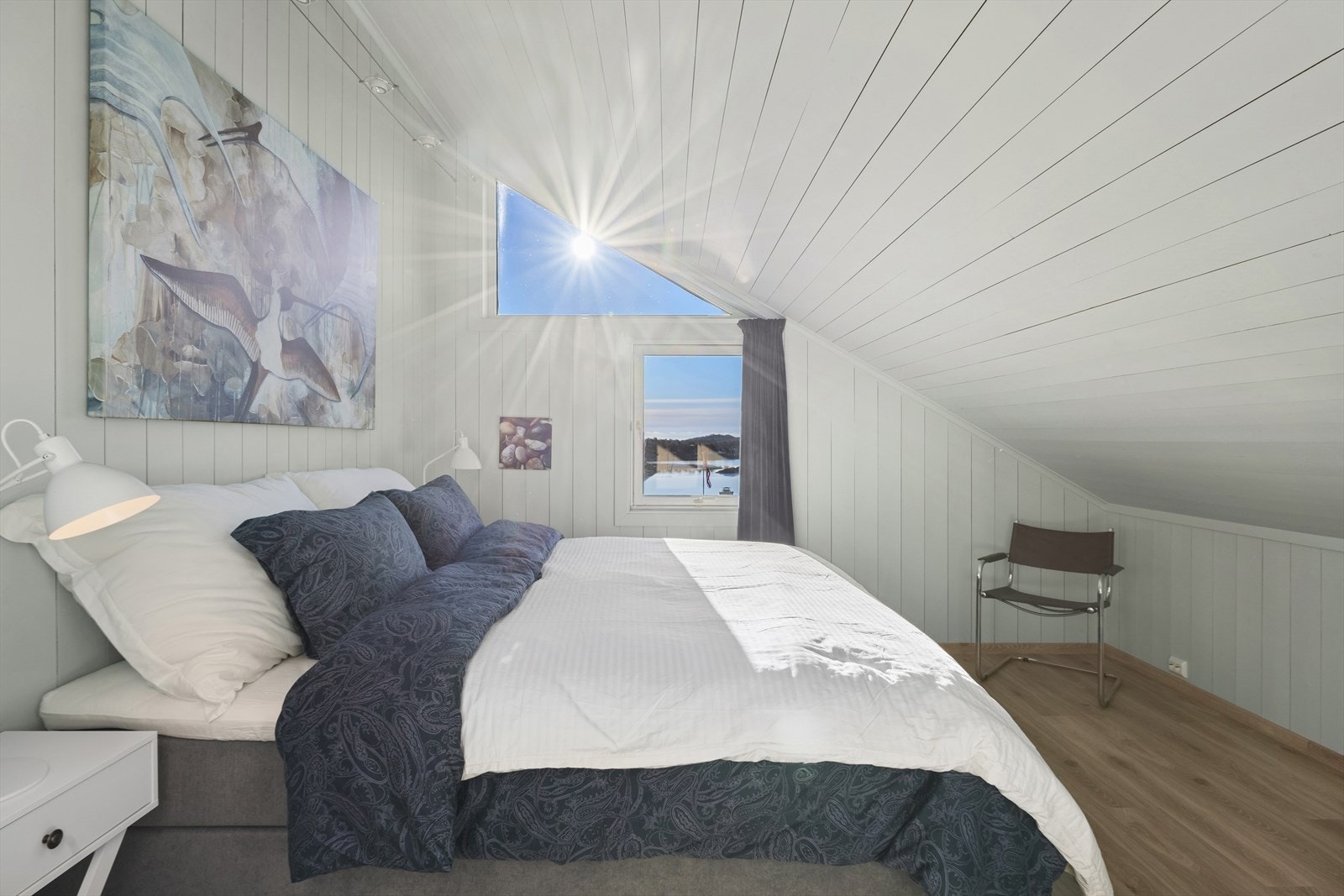 Soverom fire ligger i loftsetasjen Galleribilde