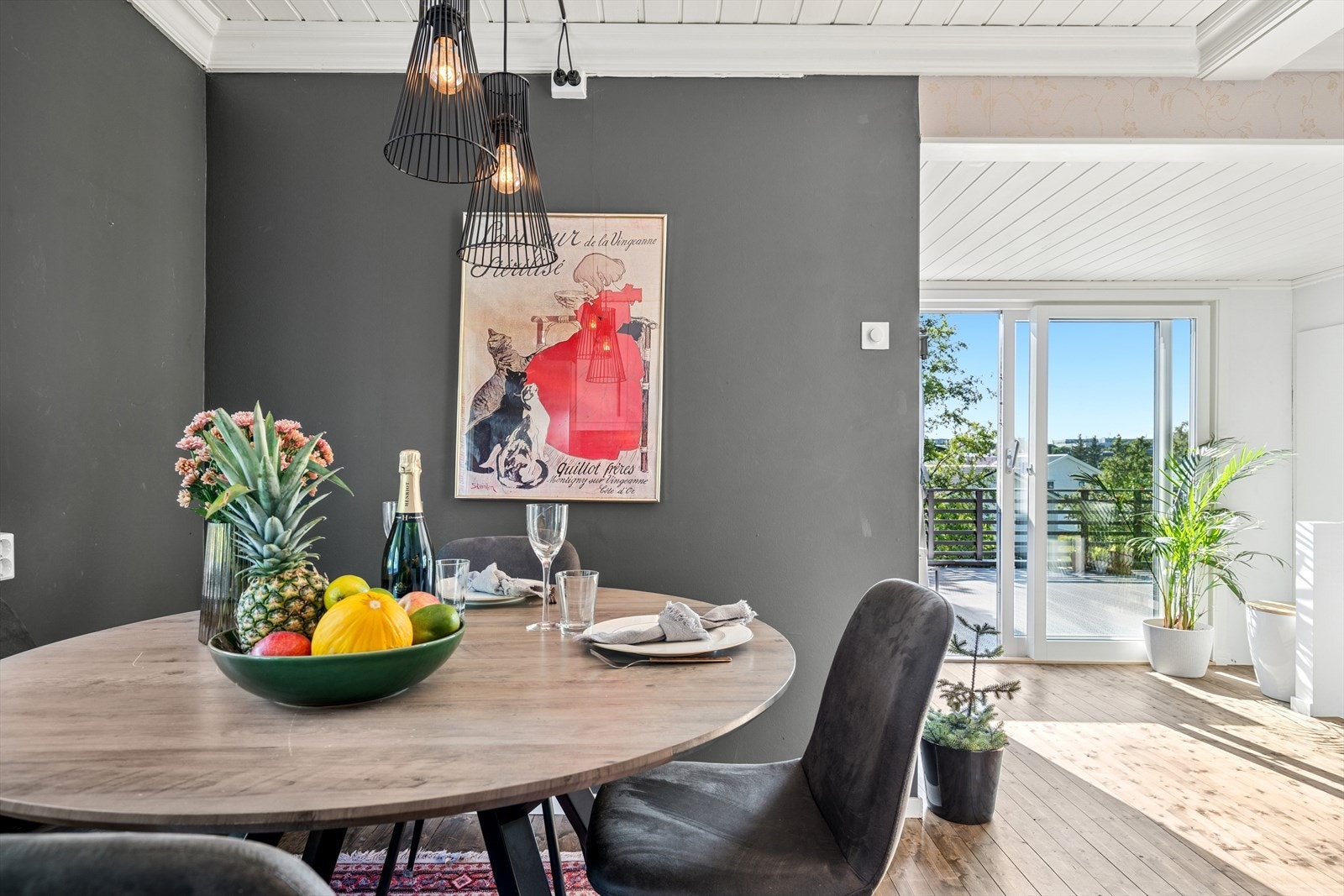 Oppgradert del av bolig er malt i duse og delikate fargevalg. Galleribilde